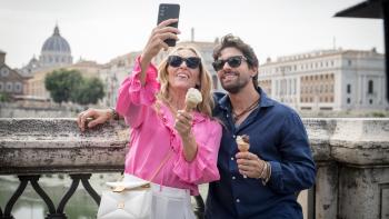 Mafia Mamma Movie: A White American woman and an Italian man smile for a selfie