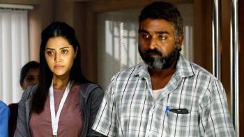 Maharaja: An Indian man and his daughter