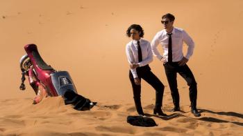 Men in Black: International Movie: Agent M and Agent H in the desert after crashing a motorcycle