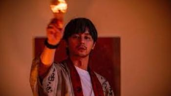 Mudborn Movie: Asian man holds up a light