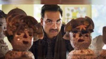 Murder Mubarak scene 2: Indian man between 2 heads