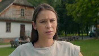 No Pressure: White woman in front of a house