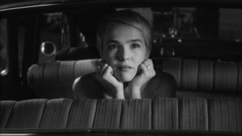 ouvelle Vague Movie: Jean Seberg (Zoey Deutch) rests her chin on her wrists, while looking out the back window of a car
