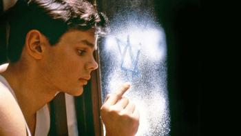 Europa Europa: Marco Hofschneider draws the Star of David on a window