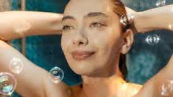 Oh Belinda: Woman shampooing