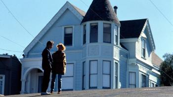 Pacific Heights: Melanie Griffith and Matthew Modine stand in the street in front of a large house