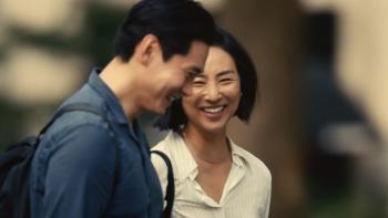 Past Lives: a Korean woman in her 30s is laughing with an Asian man