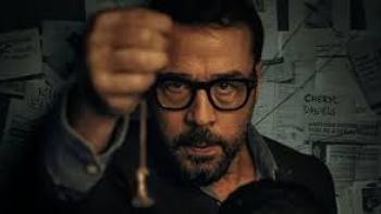 Past Life Movie: Jeremy Piven holds up hand