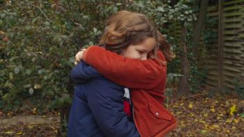 Petite Maman: Joséphine Sanz and Gabrielle Sanz hugging