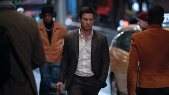 Play Dirty: Mark Wahlberg on a city street.