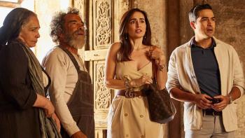 Que Viva Mexico Movie: Damian Alcazar, Alfonso Herrera , Ana de la Reguera, and one other actress stand inside looking at a room