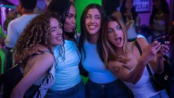 Roommates: College girls all dressed the same.