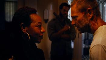 Rumble Through the Dark Movie: Momma Sweet (Marianne Jean-Baptiste, left) confronts Jack "The Butcher" Boucher (Aaron Eckhart, right), while an armed man stands, out of focus, in the background