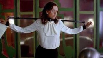 Secretary: Maggie Gyllenhaal spreads arms