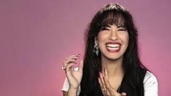 Selena y Los Dinos: The singer gives an interview.