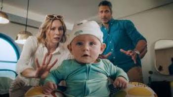 Semi-Soeter: Couple nervously watches baby walking