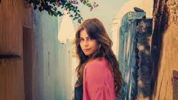 Stromboli: a woman outdoors looks over her shoulder