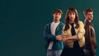 Tell Me Softly Movie: 3 main cast members stand together