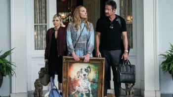 The Estate: Anna Faris, Toni Collette, and David Duchovny stand on a front doorstep, carrying luggage and a large painting of a dog.