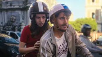 The Love Scam: Laura Adriani and Antonio Folletto on a moped.