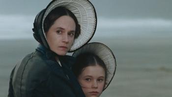 The Piano Movie: Woman and girl on a foggy beach, looking concerned.