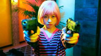 Kanna Hashimoto as Kei with guns in The Violence Action