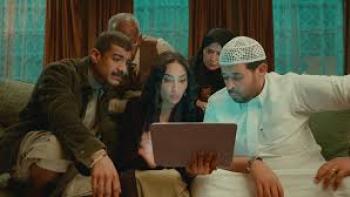 The Fakenapping movie: A woman and 2 men look at a laptop screen