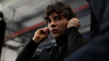 The Seat: Kimi Antonelli adjusts headset