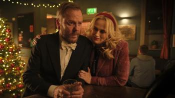 Tinsel Town: Rebel Wilson leans over to comfort Kiefer Sutherland at a bar