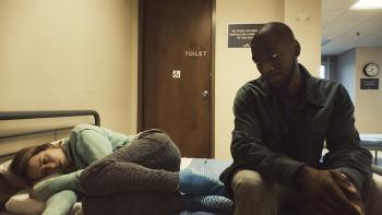 Unsane Movie: Sawyer curled up on a hospital bed