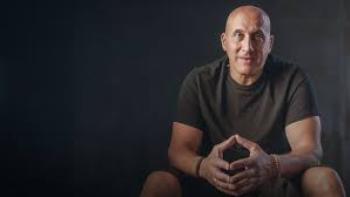 Vjeran Tomic: The Spider-Man of Paris: Man facing camera