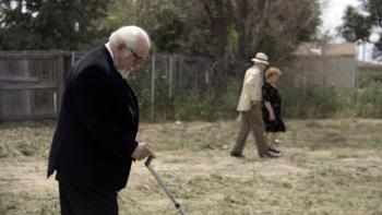 Voyeur Movie: Walking outside Manor House Motel