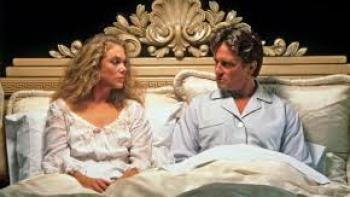 The War of the Roses Movie: Kathleen Turner and Michael Douglas in bed