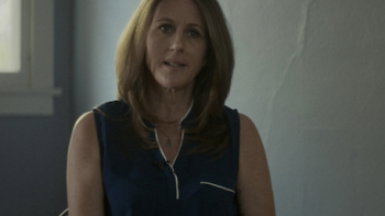 American Manhunt: O.J. Simpson TV show screenshot 2: Kim Goldman sitting down in front of window. 