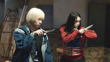 Baby Assassins Everyday!: Mahiro (Left) and Chisato (Right) take fighting stances with kitchen knives. They're in a dingy room.