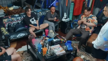 Badly in Love TV show screenshot 2: Male participants sit and talk in their room. 