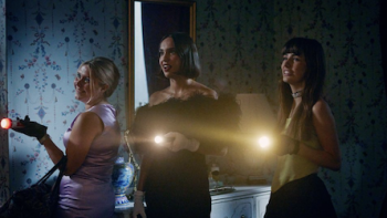 Barracuda Queens screenshot 1: Mia, Amina, and Friday hold flash lights inside a house. 