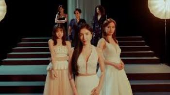Born for the Spotlight TV show screenshot 2: Six Asian women stand on stairs, looking at the camera