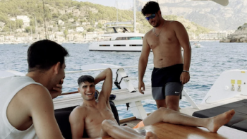 Carlos Alcaraz: My Way TV show screenshot 3: Carlos Alcaraz and family on boat. 