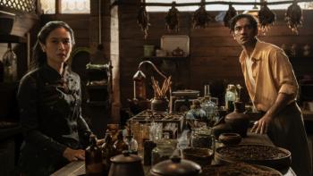 Cigarette Girl TV show screenshot 2: Dian Sastrowardoyo (L) and Ario Bayu (R) in 'Cigarette Girl.'