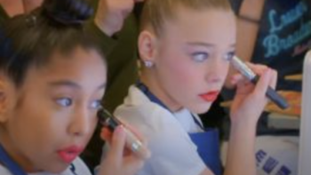 Dance Moms: A New Era screenshot 2: The dancers put on makeup. 
