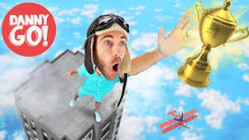 Danny Go! TV show screenshot 3: Danny stands on the top of a building and reaches for a golden trophy