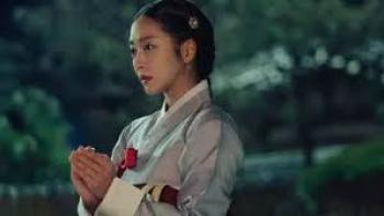 Dear Hongrang TV show screenshot #3: a young Korean woman stands outside