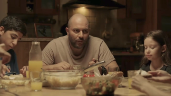 Fauda screenshot 1: Doron Kabilio eats with his family. 