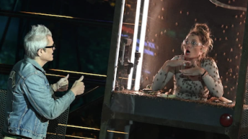 Fear Factor: House of Fear TV show screenshot 3: Johnny Knoxville talks to woman in glass case covered in crickets and snakes.