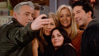 Friends: The Reunion: All the Friends, and they're taking a selfie