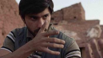 Ghosts of Beirut: Amir Khoury as Imad Mughniyeh, pantomiming holding a gun.