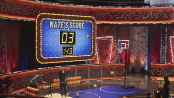 Greatest Average American TV show screenshot: Wide shot of a gameshow sound stage showing a man shooting on a basketball hoop