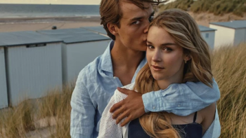 High Tides TV show screenshot 2: Alex (Willem De Schryv) possessive holds Louise (Pommelien Thijs) at beach.