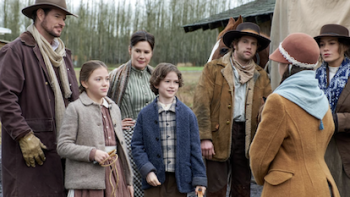 Hope Valley: 1874 screenshot 3: Sarah Clarke meets Nash and Peggy McCabe's children in front of Tom Moore and Rebecca Clarke